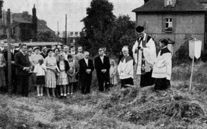 Spatenstich für Kirchbau