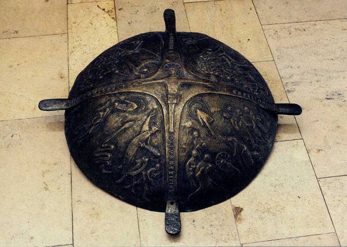 Deckel des Taufbrunnens